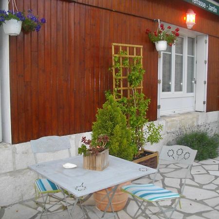 Hotel Le Parisien Saintes Exterior foto