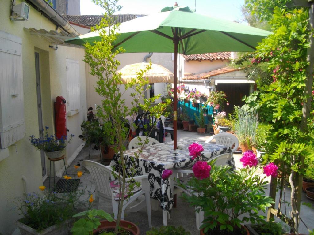 Hotel Le Parisien Saintes Habitación foto