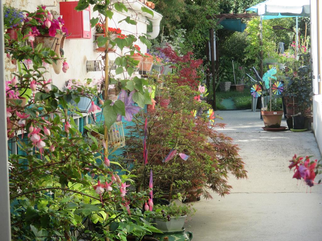 Hotel Le Parisien Saintes Exterior foto