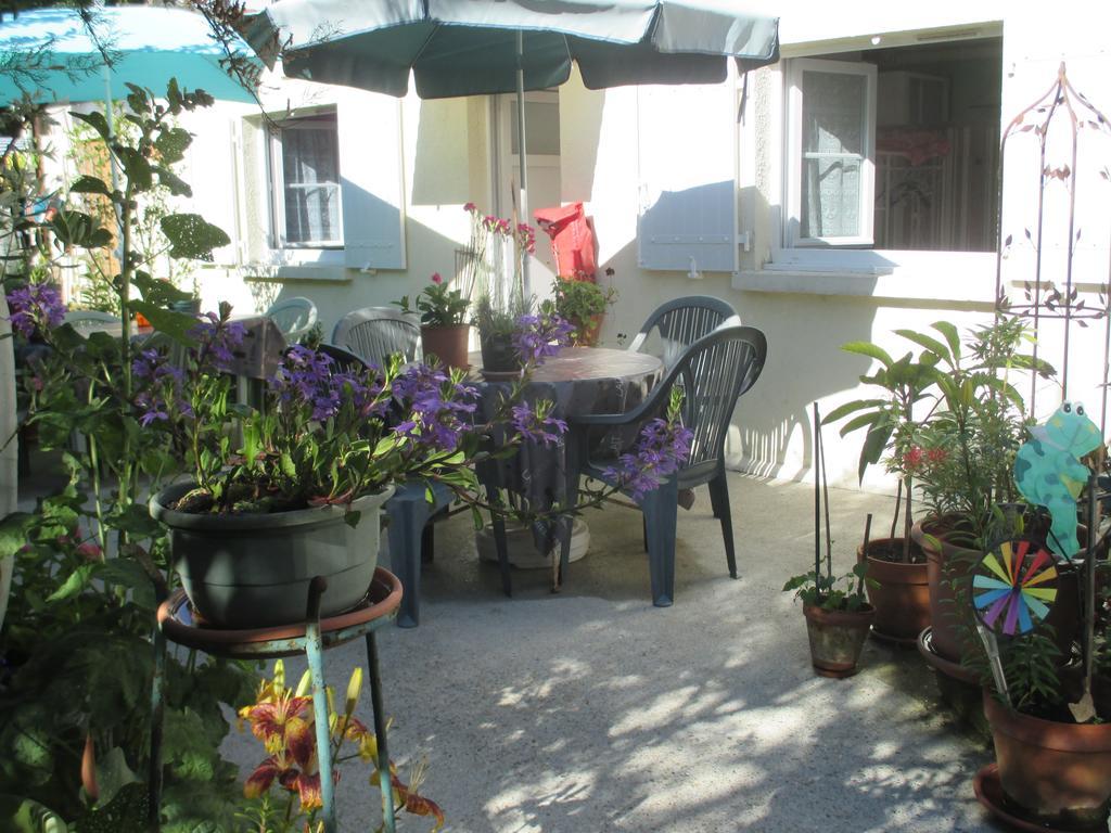 Hotel Le Parisien Saintes Exterior foto